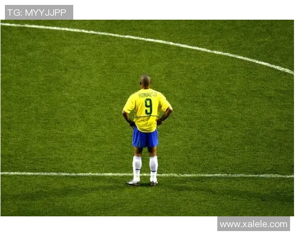 现役足球明星精彩瞬间集锦展现足坛风采与激情的完美融合