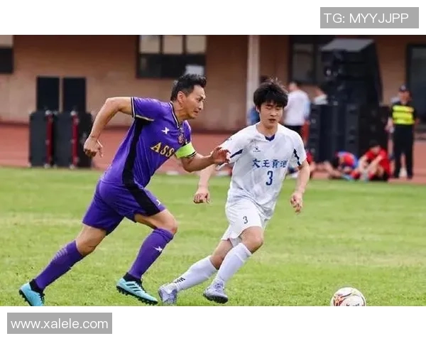 盘点足球明星们在场上不同风格的踢球技巧与战术表现